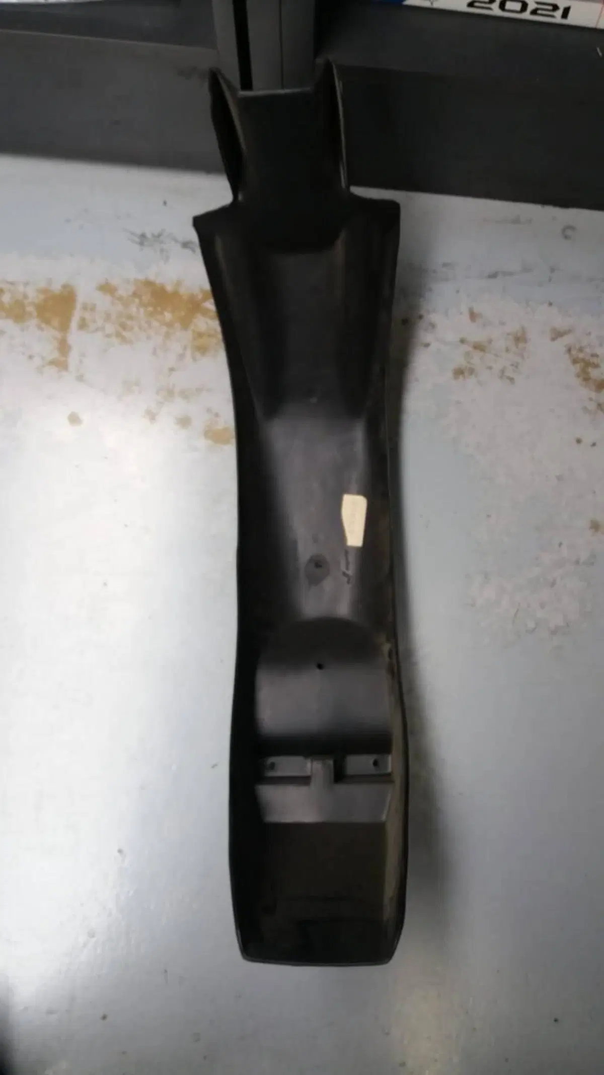 PARAFANGO POSTERIORE USATO PER APRILIA. CODICE AP8 (3)