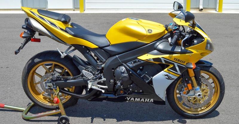 La Yamaha R1 firmata da Wayne Rainey all&#039;asta, ecco a quanto ammonta l&#039;ultima offerta!