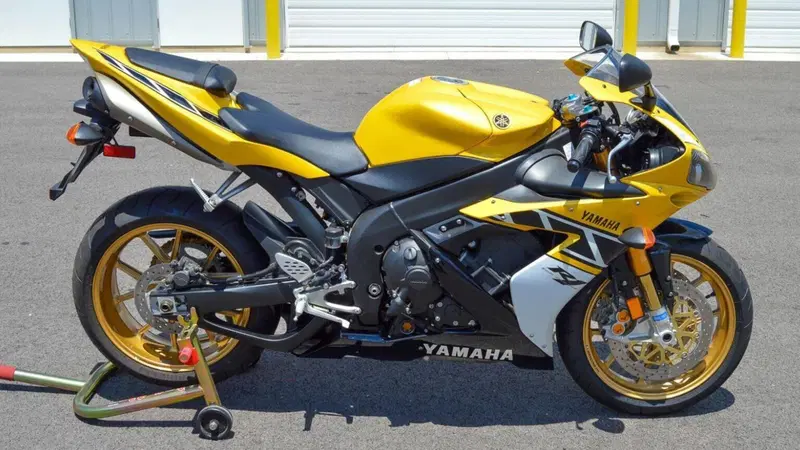 La Yamaha R1 firmata da Wayne Rainey all'asta, ecco a quanto ammonta l'ultima offerta!