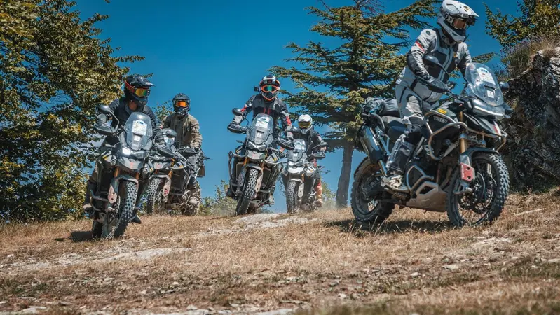 Le Tiger del Team di Moto.it inarrestabili alla Pavia-Sanremo. Guarda cos'hanno combinato