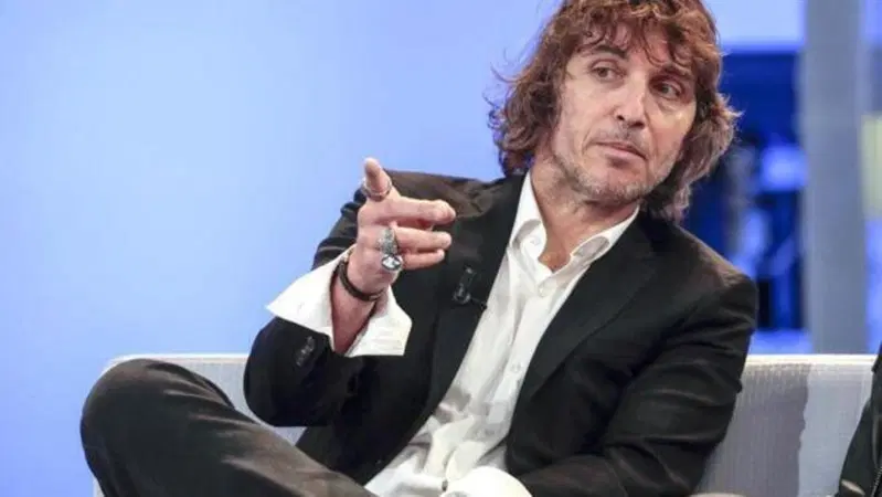 Gli rubano il motorino e scatena il finimondo: l'ultima di Cruciani