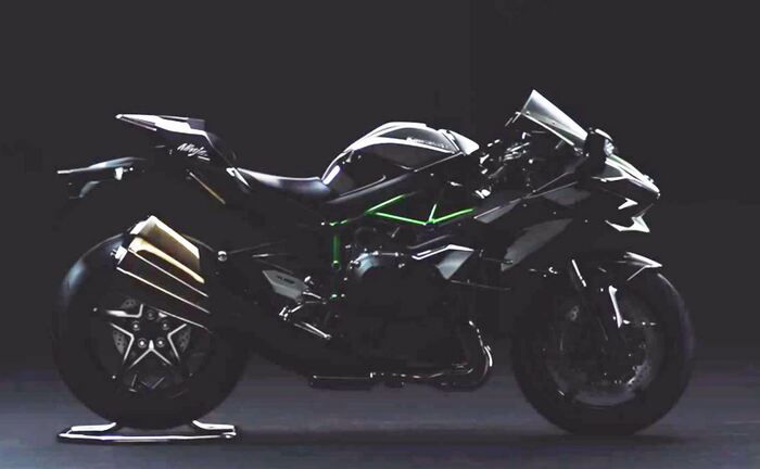 Un fotogramma tratto dal video della Kawasaki Ninja H2