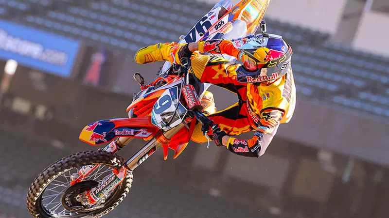 De Coster (KTM): "Siamo sorpresi e delusi dal passaggio di Roczen alla Suzuki"
