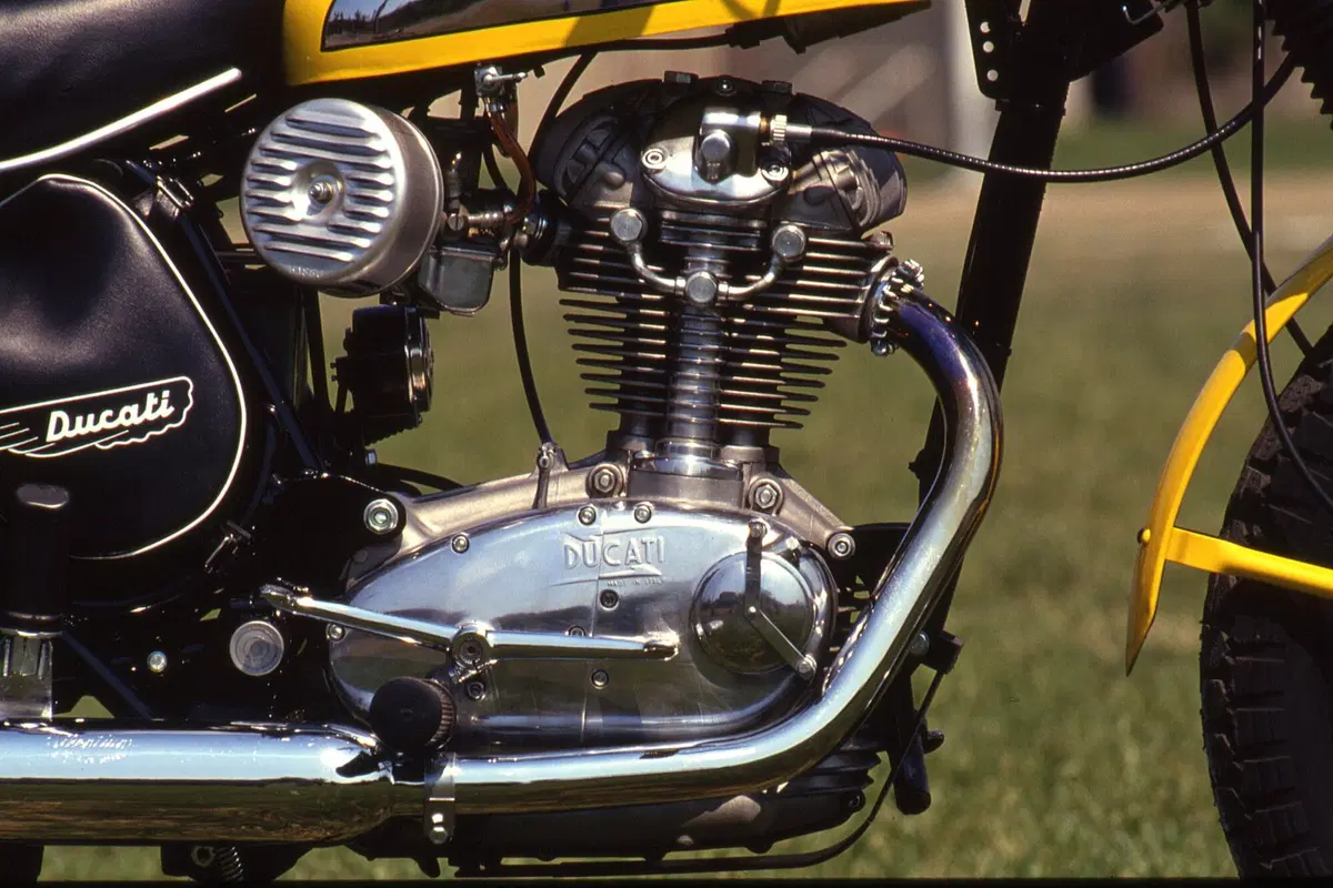 Massimo Clarke: "Scrambler forever" (4)