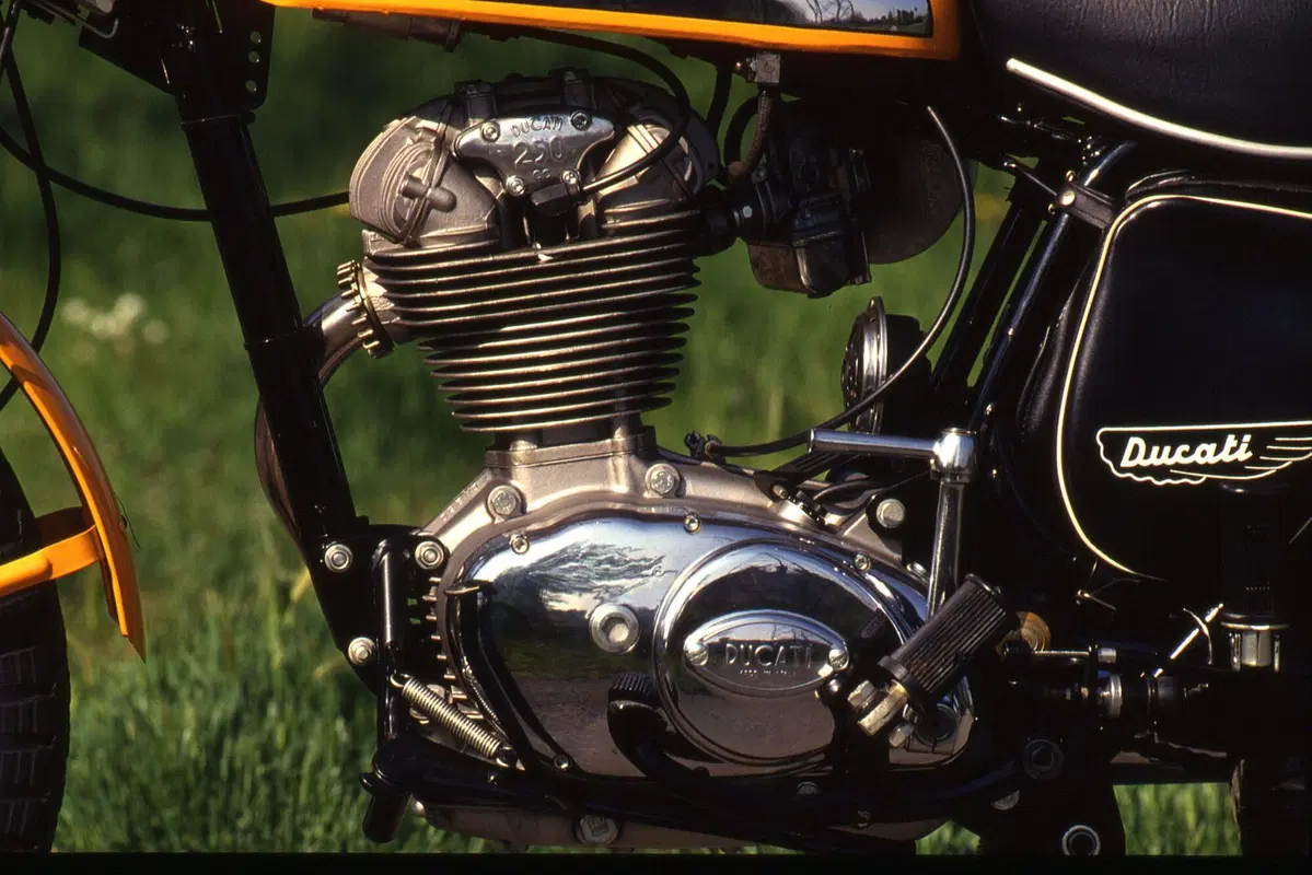Massimo Clarke: "Scrambler forever" (3)