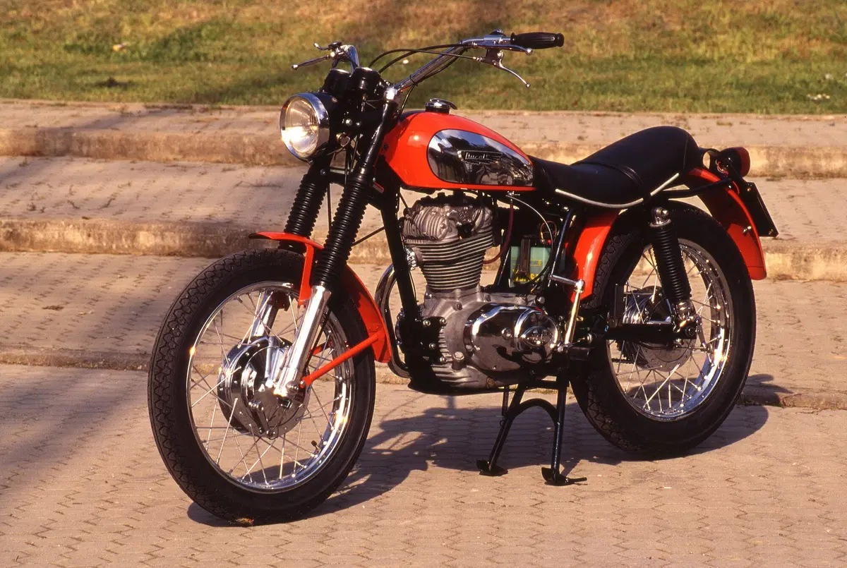 Massimo Clarke: "Scrambler forever" (2)