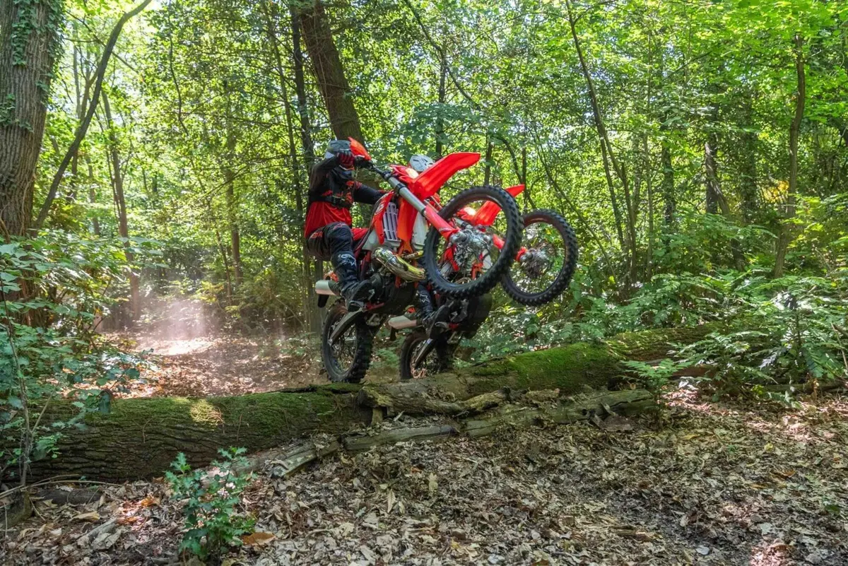 Beta Enduro 300 2 tempi contro 350 4 tempi: quale scelgo? TEST 2023 (2)