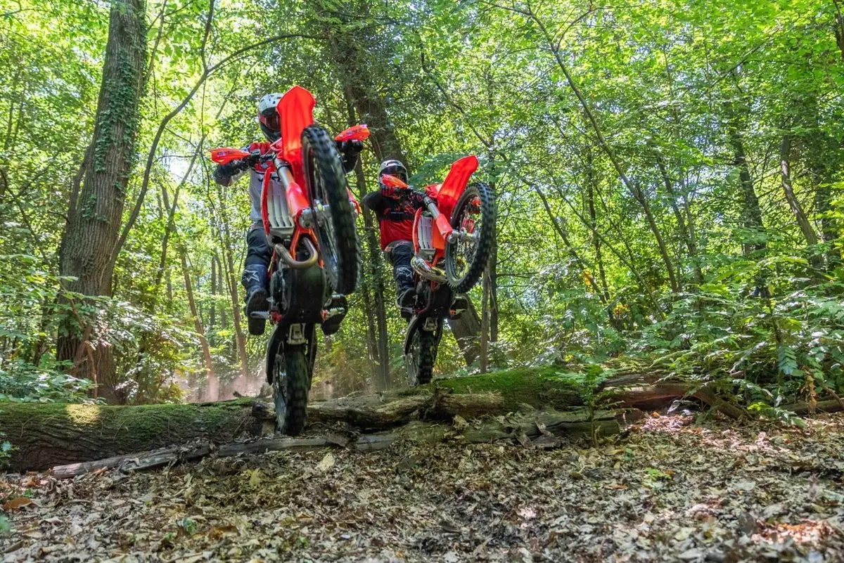 Beta Enduro 300 2 tempi contro 350 4 tempi: quale scelgo? TEST 2023 (4)