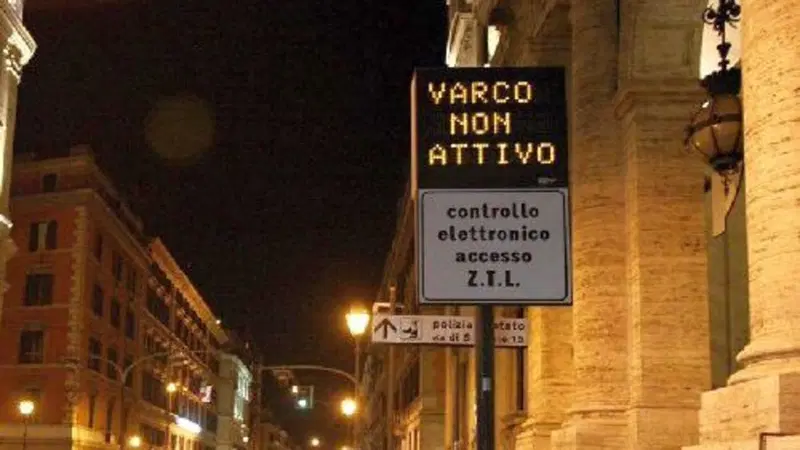 Roma ZTL. Via moto e scooter dal centro citt&agrave;!