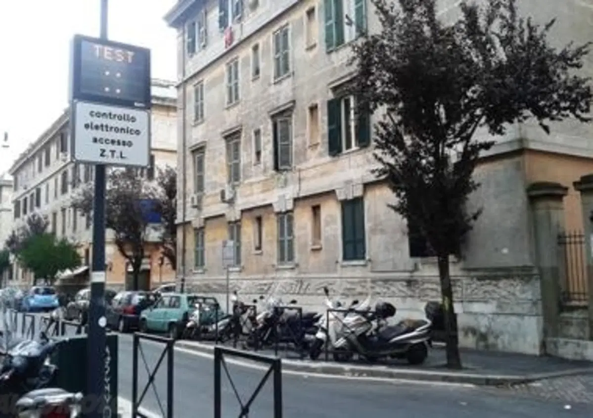 Roma ZTL. Via moto e scooter dal centro citt&agrave;!