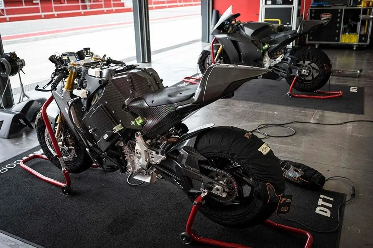 Ducati V21L MotoE: primi dati, e ultime foto, della moto da gara (4)