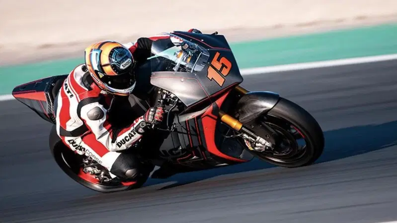 MotoGP 2022. Dopo Michele Pirro la MotoE Ducati ha un altro tifoso entusiasta, Alex De Angelis: "&Egrave; quanto di meglio si possa volere da una moto&rdquo;