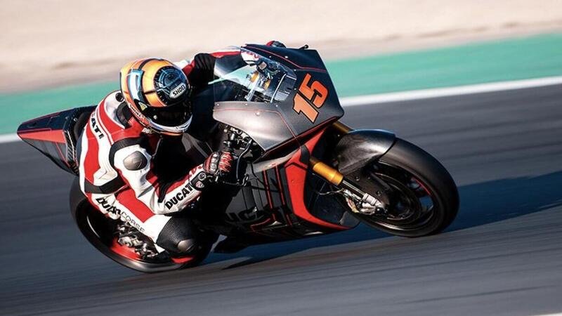 MotoGP 2022. Dopo Michele Pirro la MotoE Ducati ha un altro tifoso entusiasta, Alex De Angelis: &quot;&Egrave; quanto di meglio si possa volere da una moto&rdquo;