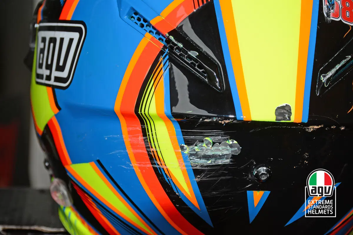 AGV ha analizzato il casco di Rossi dopo la caduta di Aragon (2)