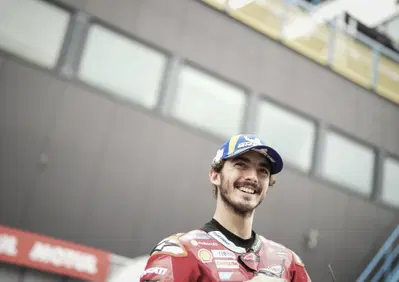 MotoGP 2022. GP del Regno Unito a Silverstone, Pecco Bagnaia non guarda in faccia a Fabio Quartararo: Penalità ingiusta ma bisogna approfittarne