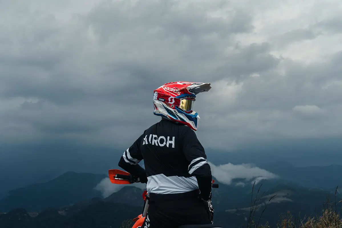 AIROH Aviator 3 Six Days France (14)