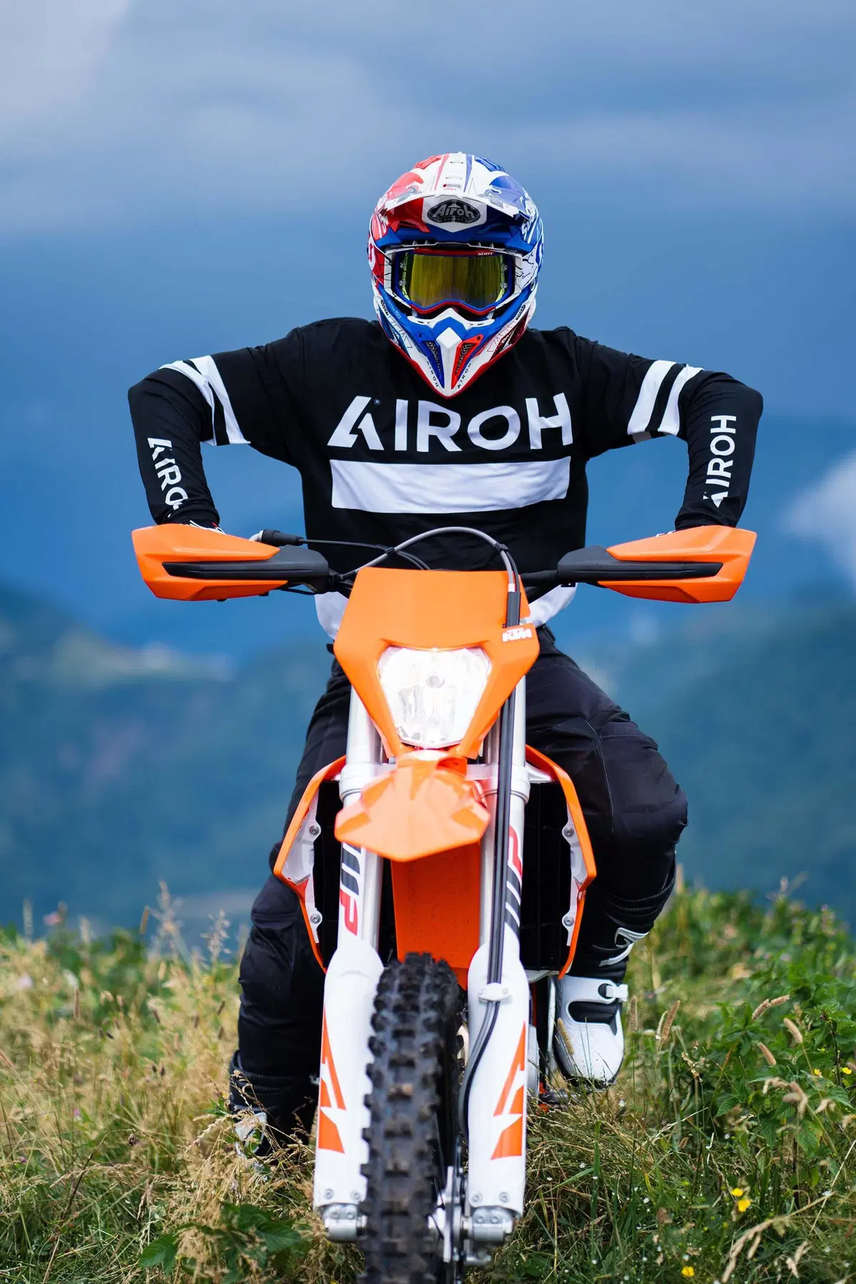 AIROH Aviator 3 Six Days France (23)