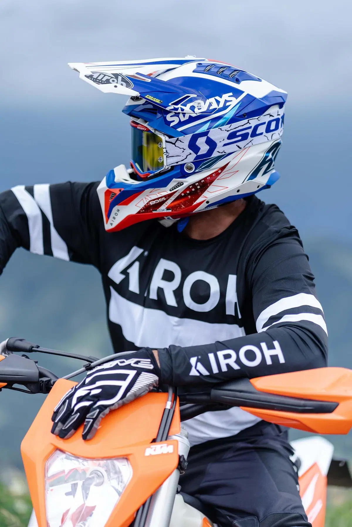 AIROH Aviator 3 Six Days France (24)