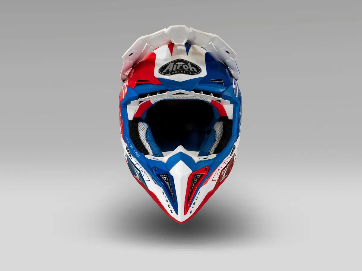 AIROH Aviator 3 Six Days France (9)