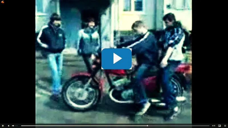 Chiss&agrave; se questi due ragazzi sono ancora amici 30 anni dopo questo incidente in moto [VIDEO VIRALE]
