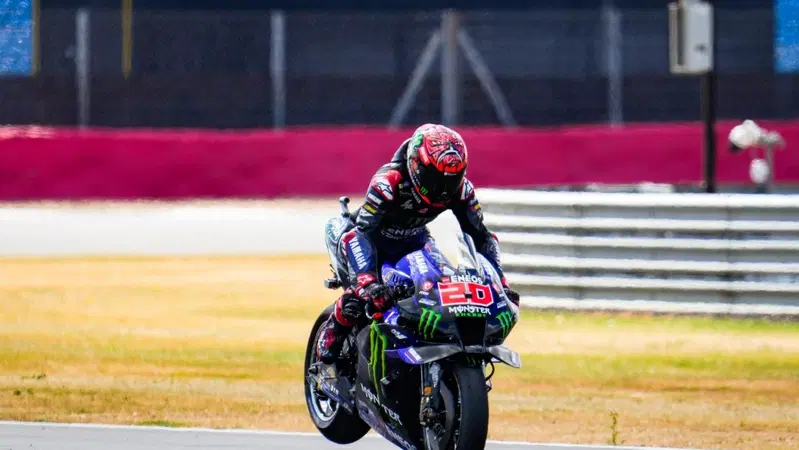 MotoGP 2022. GP del Regno Unito a Silverstone. Fabio Quartararo primo, bene la Suzuki, Aprilia sogna