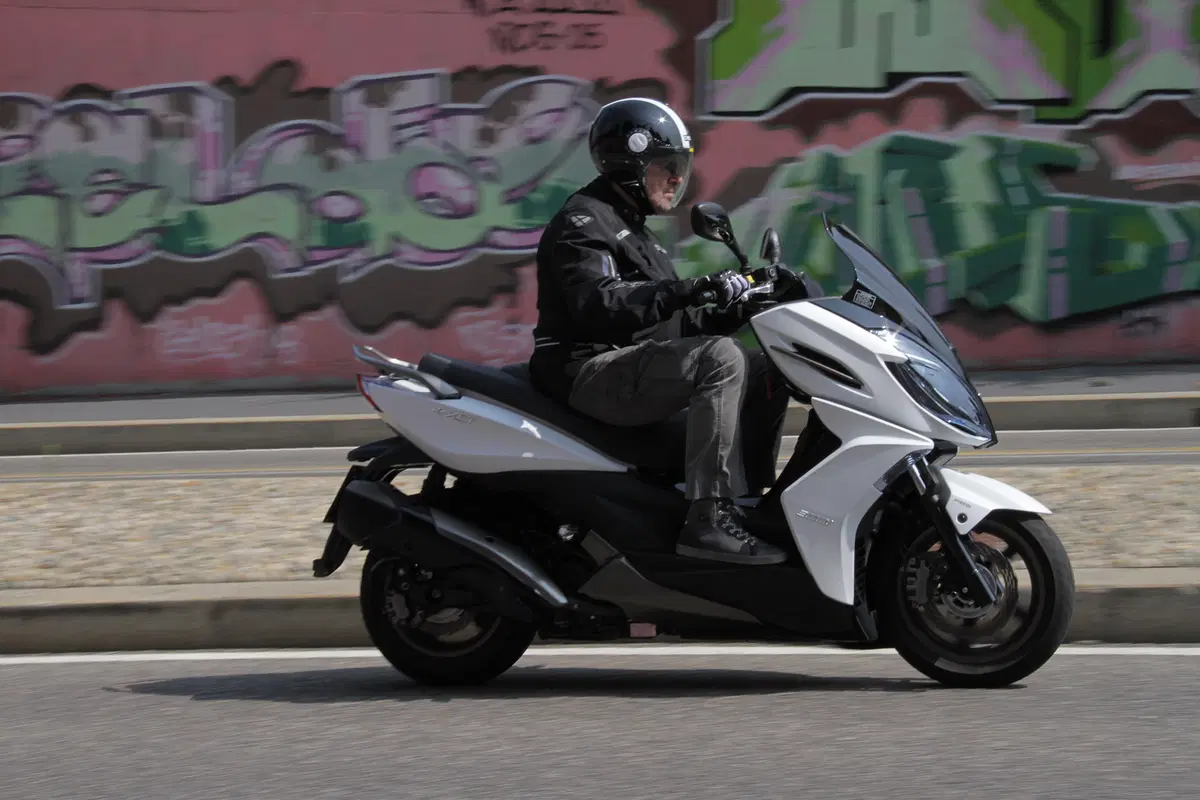 Kymco K-XCT 300i ABS (2)