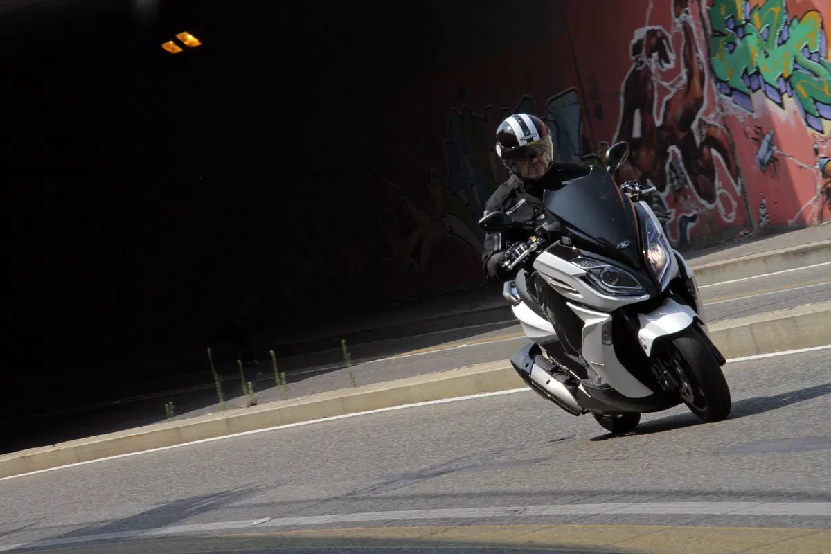 Kymco K-XCT 300i ABS (3)