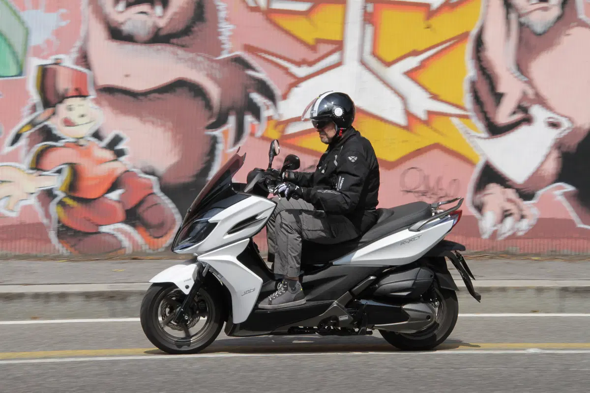 Kymco K-XCT 300i ABS (5)