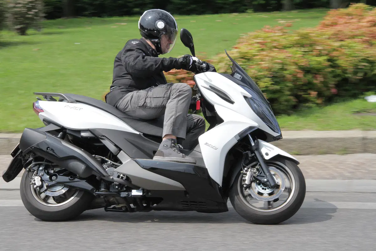 Kymco K-XCT 300i ABS (8)