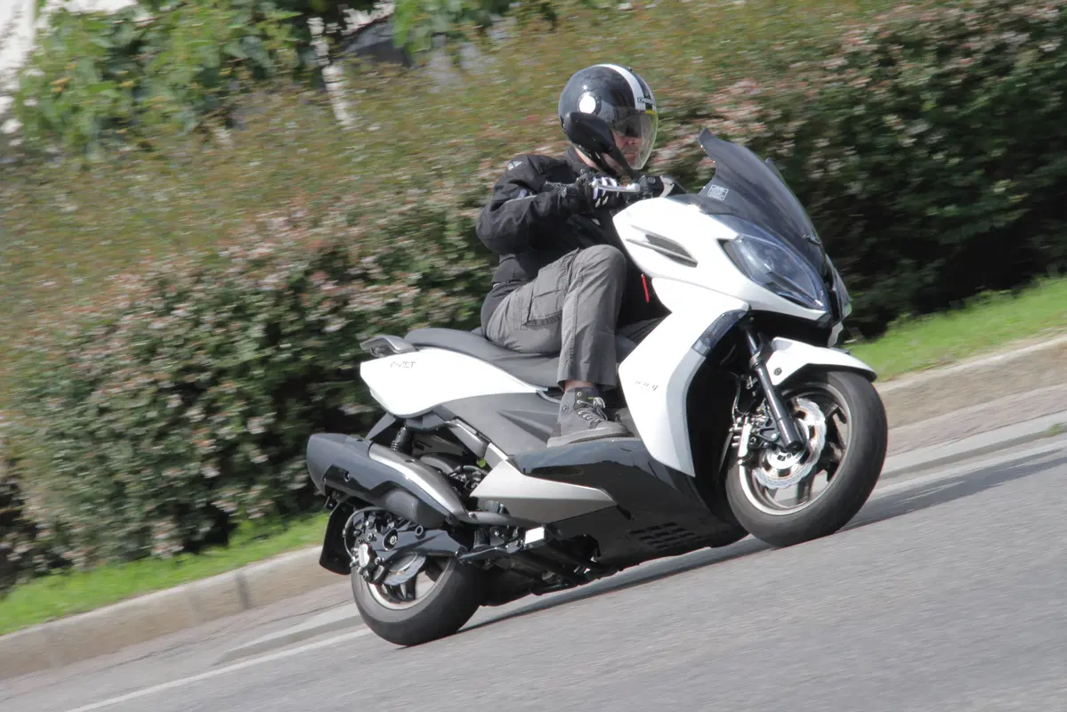 Kymco K-XCT 300i ABS (4)