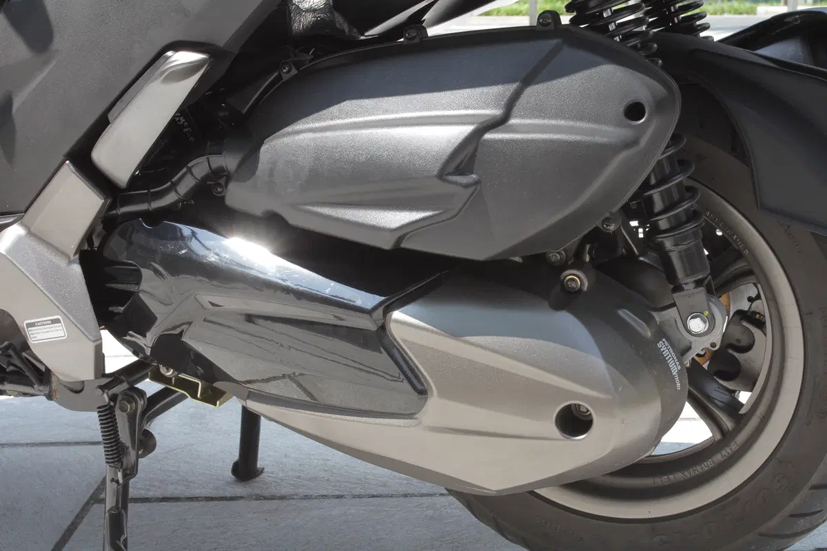 Kymco K-XCT 300i ABS (25)
