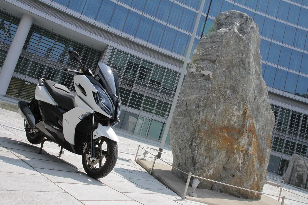 Kymco K-XCT 300i ABS (12)
