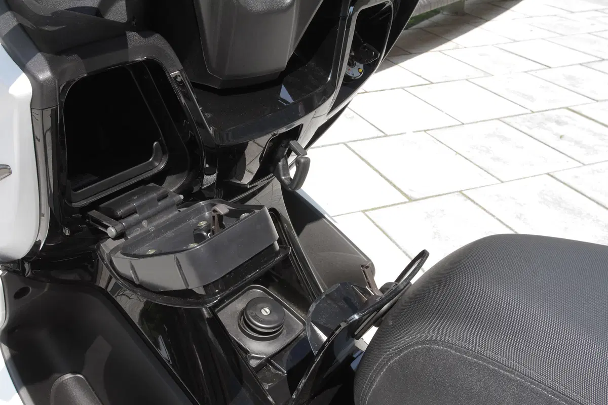 Kymco K-XCT 300i ABS (33)