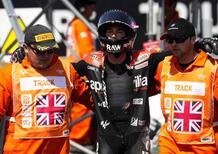 MotoGP 2022. GP del Regno Unito a Silverstone, prima fila inaspettata, problemi per Fabio Quartararo, Pecco Bagnaia e Aleix Espargaro [VIDEO]