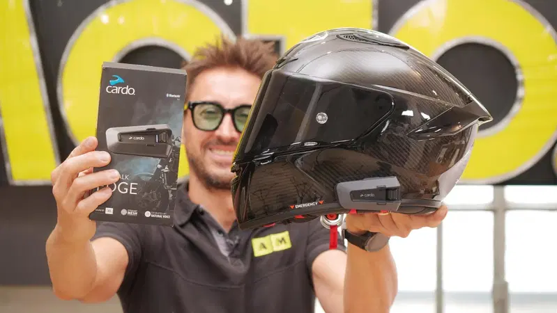 Cardo Packtalk Edge: l'interfono "semplicemente" Premium