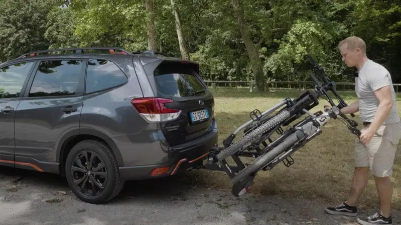 eBike, come trasportarla in auto. Tutti i trucchi per non fare danni! [VIDEO]