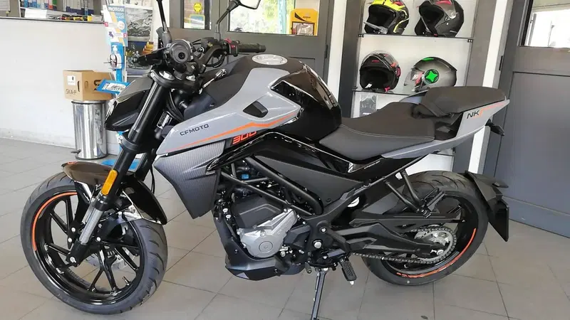 CFMOTO 300NK (2021 - 26)
