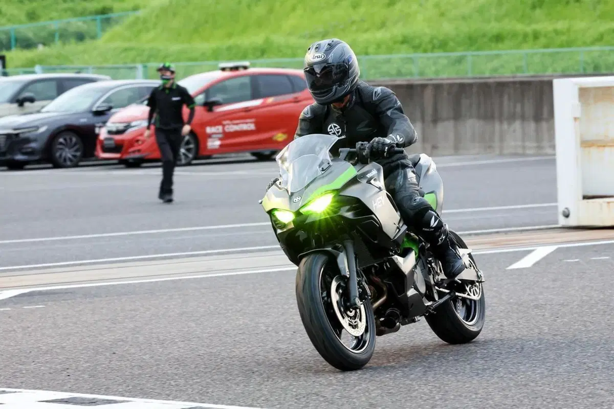 Kawasaki elettriche. Siamo davvero così vicini alla produzione? (12)