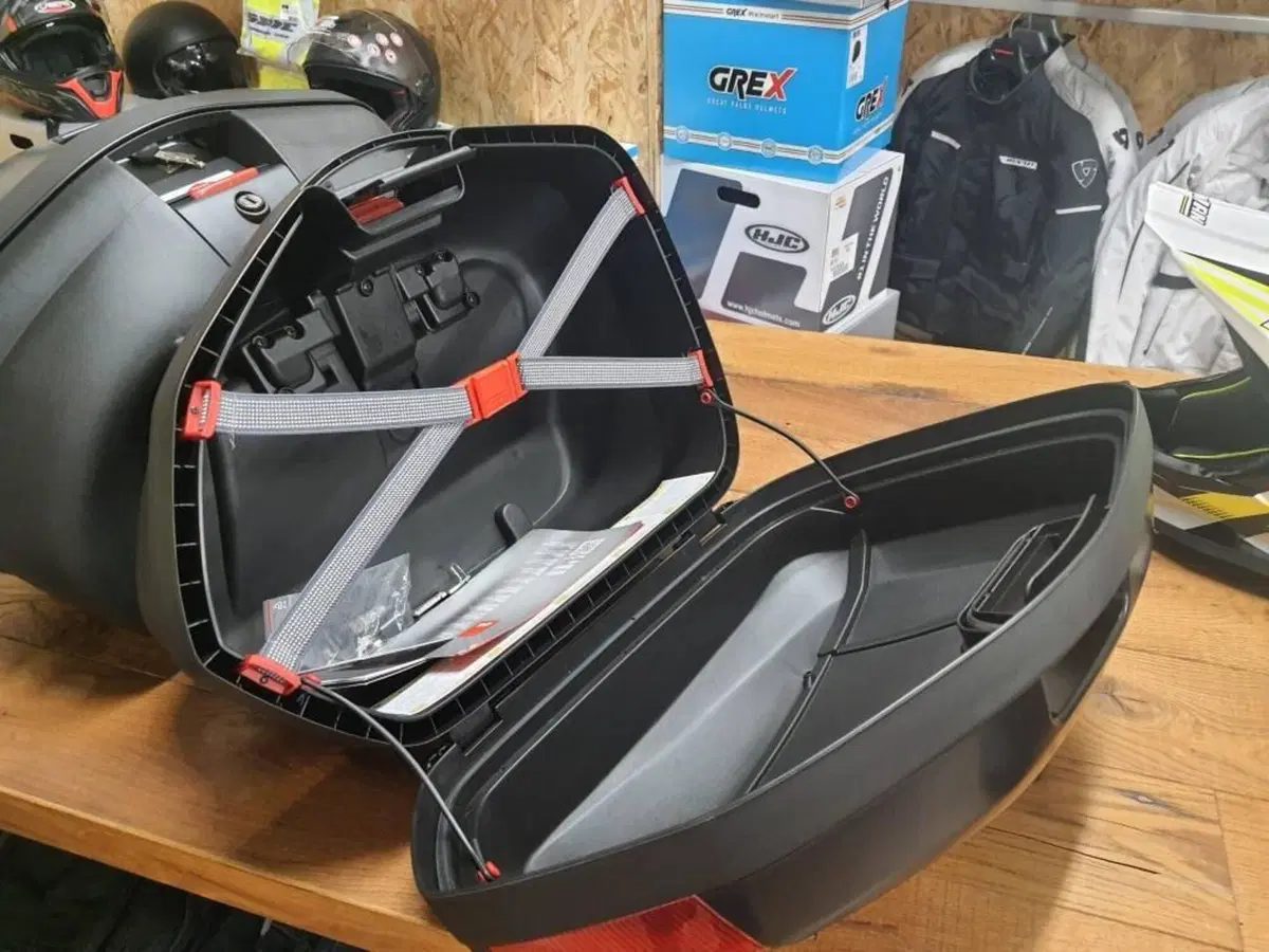 Bauletto Givi V35N (4)