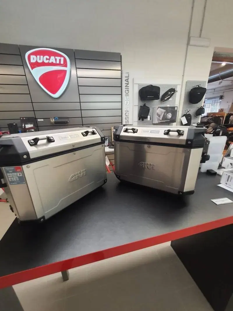 Bauletti Givi Trekker outback 37