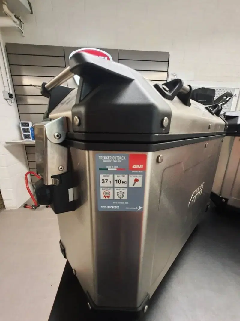 Bauletti Givi Trekker outback 37 (2)