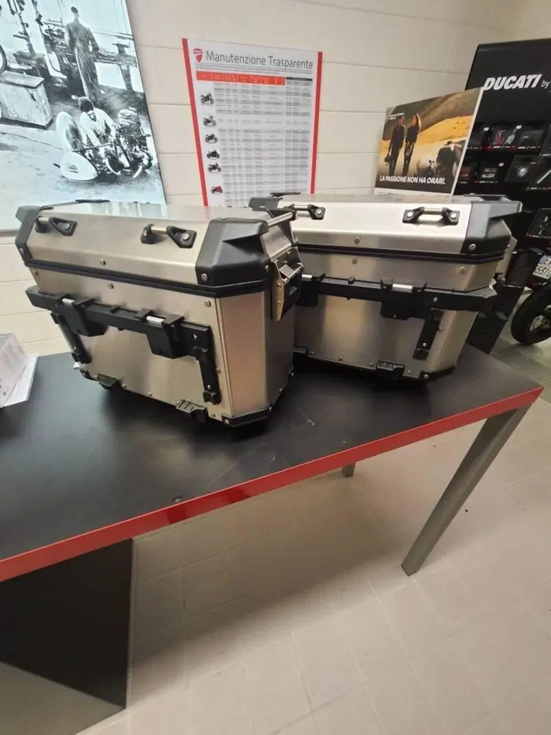Bauletti Givi Trekker outback 37 (4)