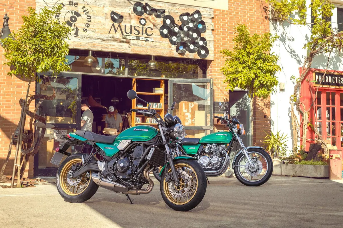 Come cambiano le Kawasaki Z900RS e Z650RS 2023 (11)