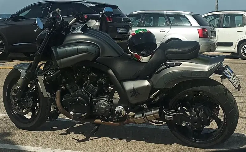 Yamaha VMAX (2008 - 17) (3)