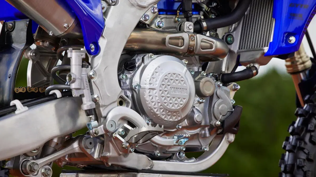 Come cambiano le Yamaha da cross 2023. E' tutta nuova la YZ450F (11)
