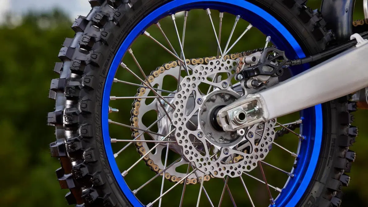 Come cambiano le Yamaha da cross 2023. E' tutta nuova la YZ450F (12)