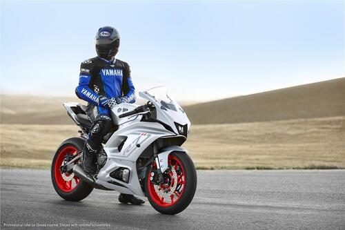 Yamaha R7: negli USA c'è già la versione 2023 (3)