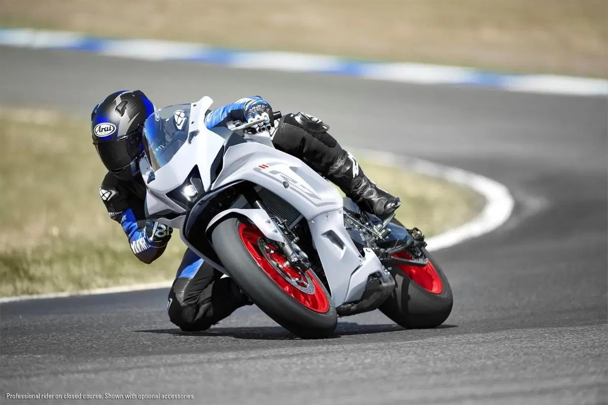 Yamaha R7: negli USA c'è già la versione 2023 (10)