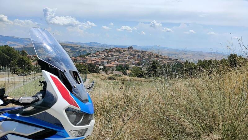 Itinerario in moto. La Baronia, la terra di mezzo