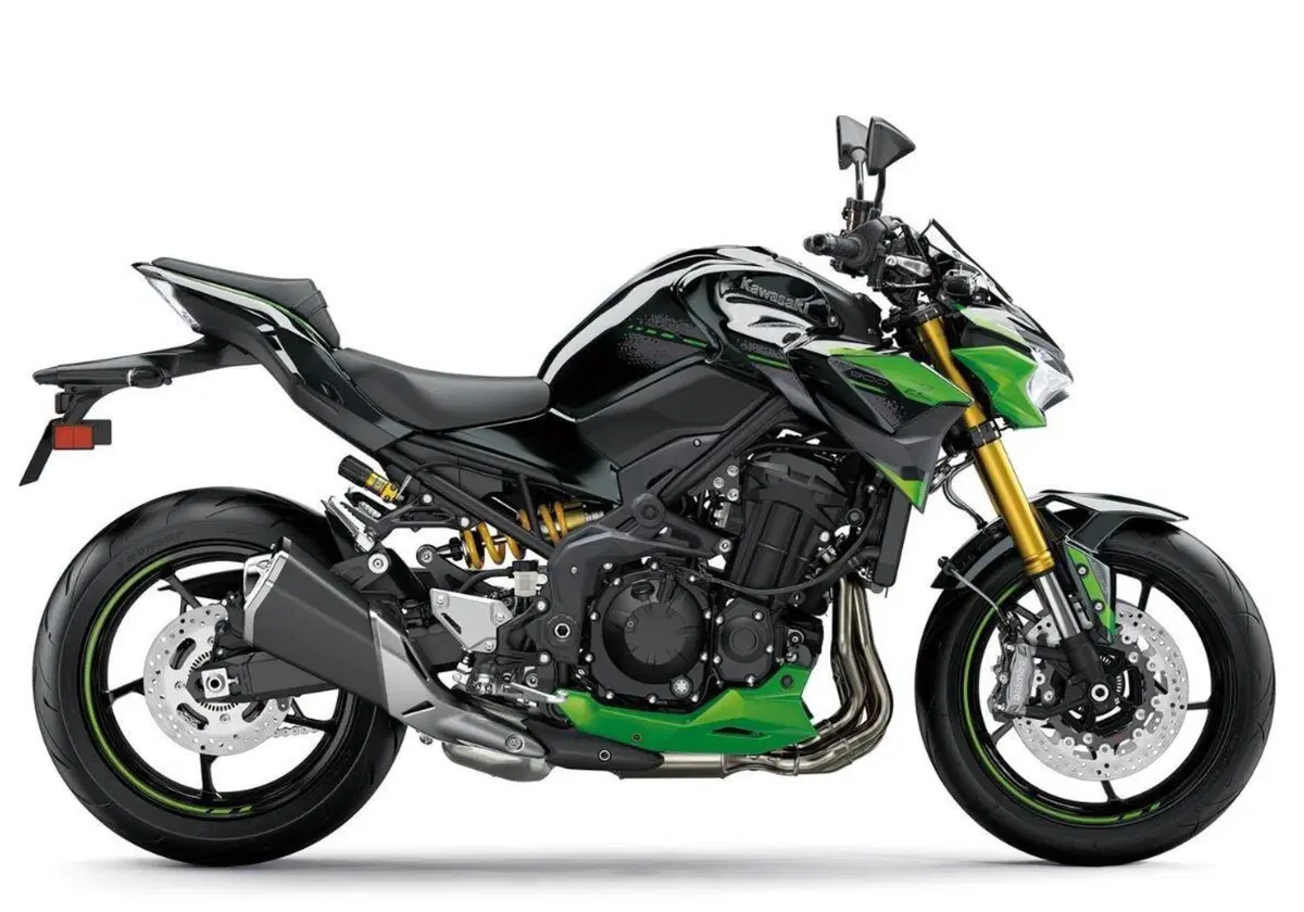 La Kawasaki Z900 2023 si fa in tre. Eccola in Italia (12)